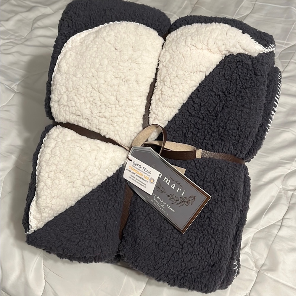 Plush Black and Light Cream Sherpa Throw Blanket